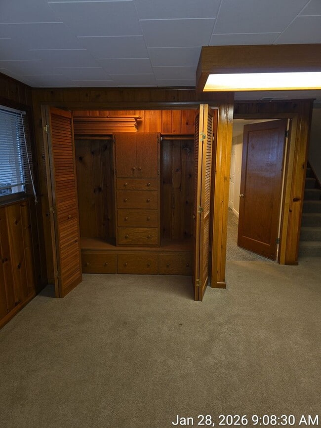 Building Photo - View home North Tacoma - 3 bedroom, 3.5 bathroom, 6 car garage - Available NOW!!!