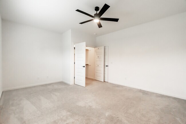 Building Photo - 535 Wagon Wheel Ave