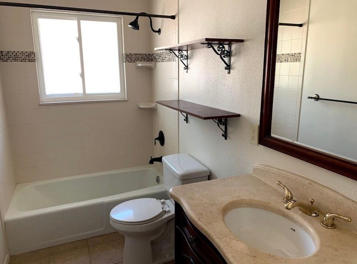 Building Photo - 5428 Escondido Ct