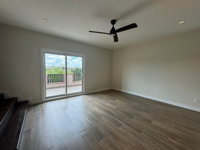 Building Photo - 210 Veracruz Dr