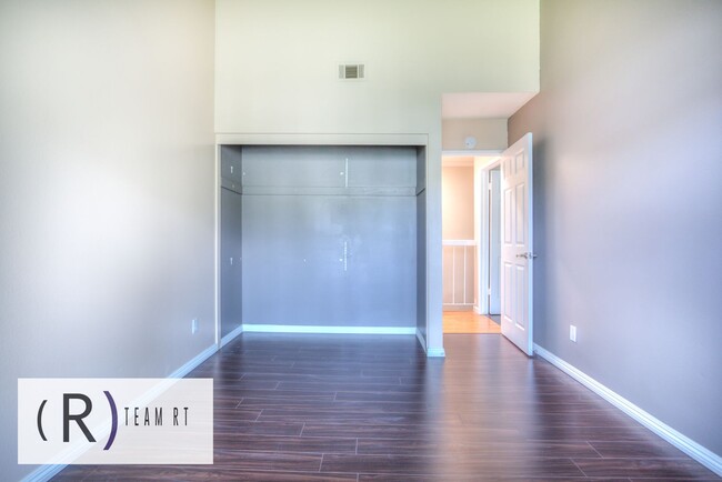 Building Photo - Limited-Time Offer for $2850! 2 bedroom an...