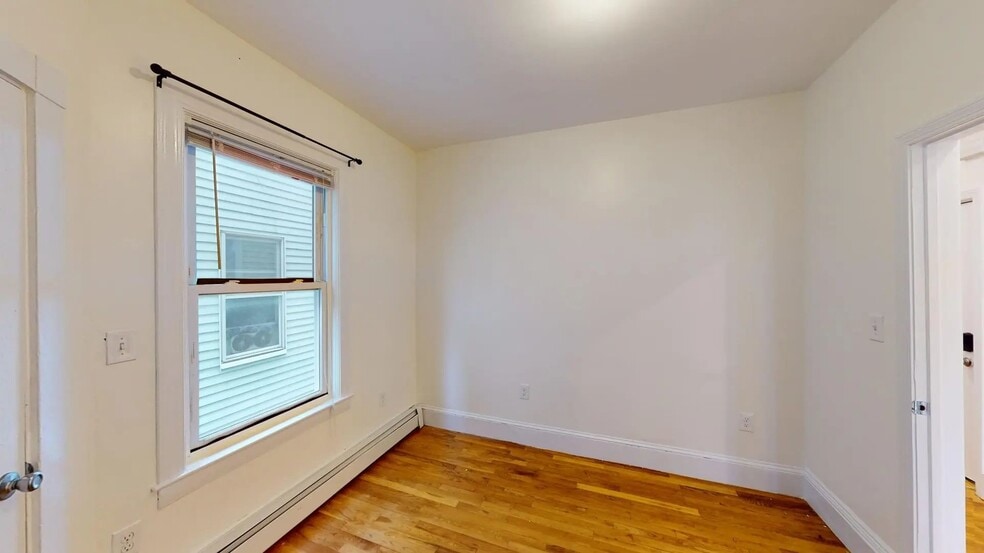 Building Photo - 21 Rossmore St