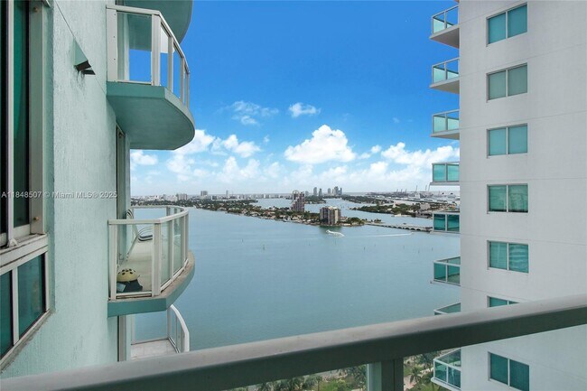 Primary Photo - 1900 N Bayshore Dr