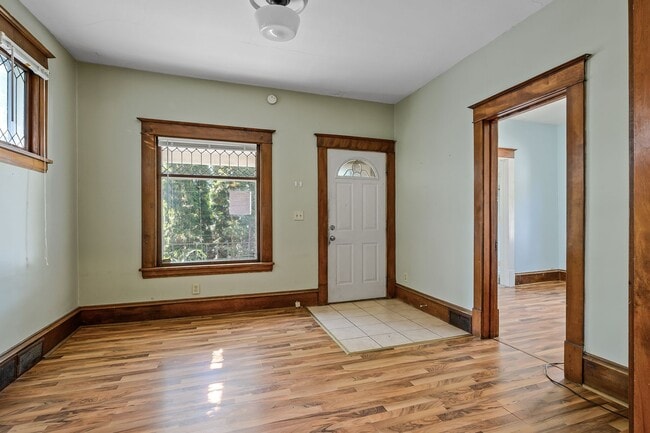 Building Photo - Incredible 5BD/2BA HGTV Remodeled Home nea...