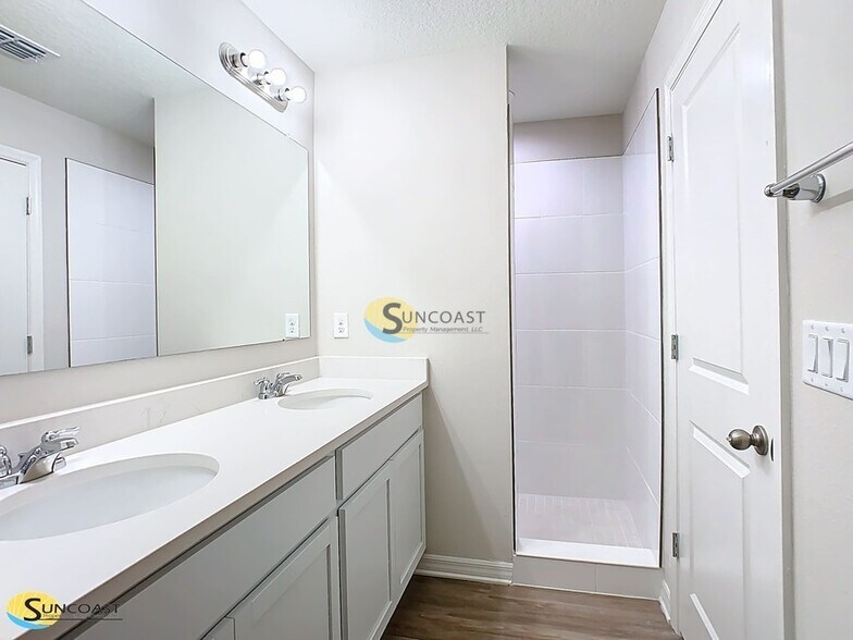 Building Photo - 3821 SW 43rd Ct