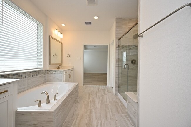 Building Photo - 4112 Farm Holw St