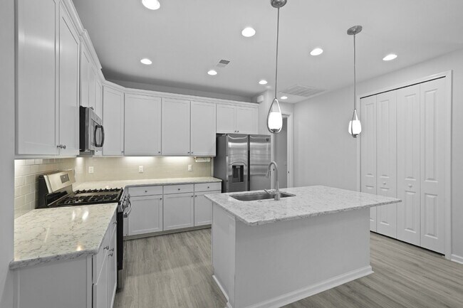 Building Photo - "Charming 2-Bedroom Retreat with 2 Baths and Den - 1558 Sq. Ft. of Comfort in Latitude Margaritav...