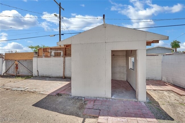 Building Photo - 2016 Linden Ave