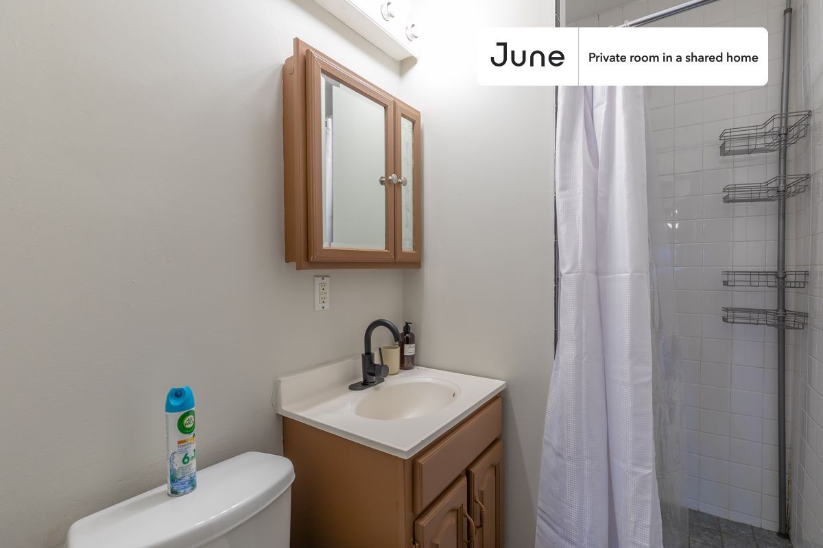 Building Photo - Room in Shared 5 bed/2 bath home in Allston