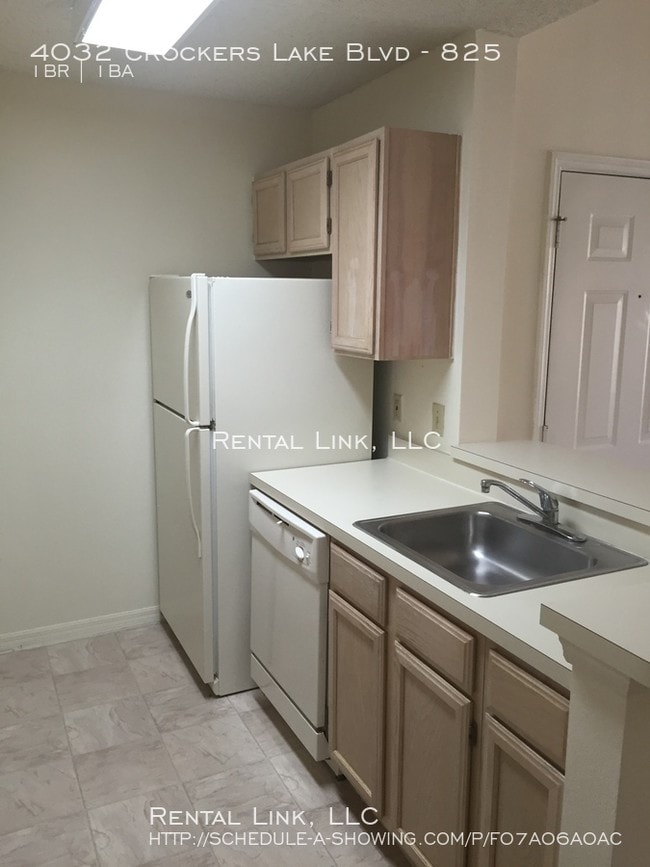 Building Photo - 4032 Crockers Lake Blvd