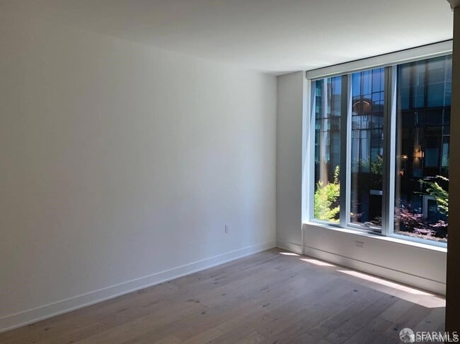 Building Photo - 318 Main St