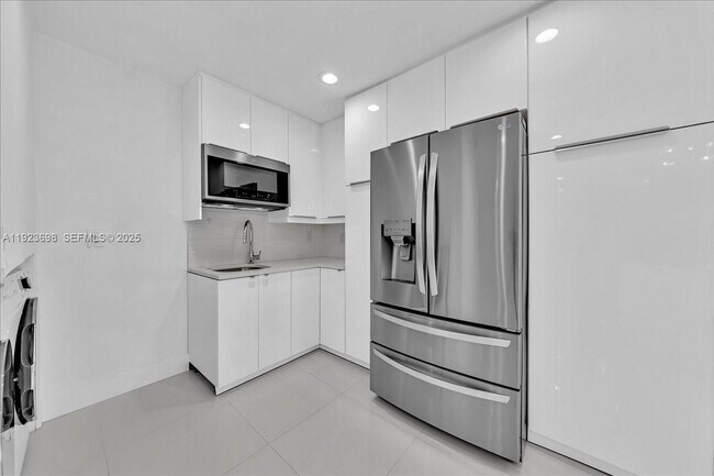 Building Photo - 348 Palm St