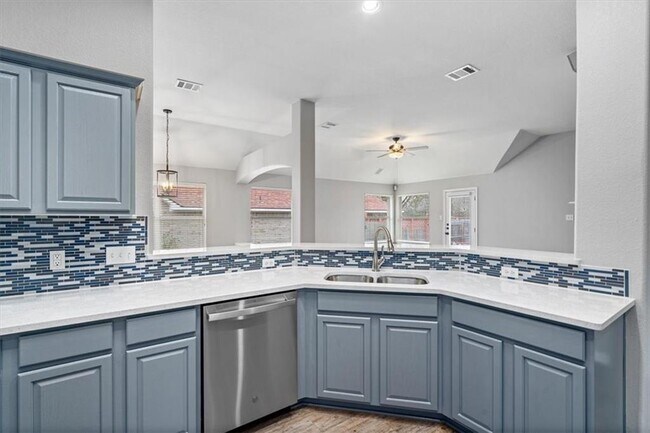 Building Photo - 1111 Springbrook Rd