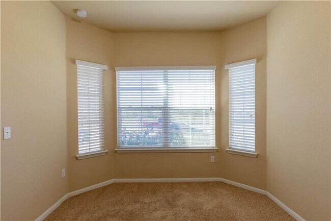 Building Photo - Spacious 4/BR, 2.5/BA Home in Cedar Park –...