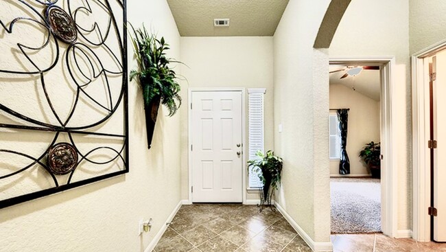 Entrance with high ceilings - 838 Madison Ave