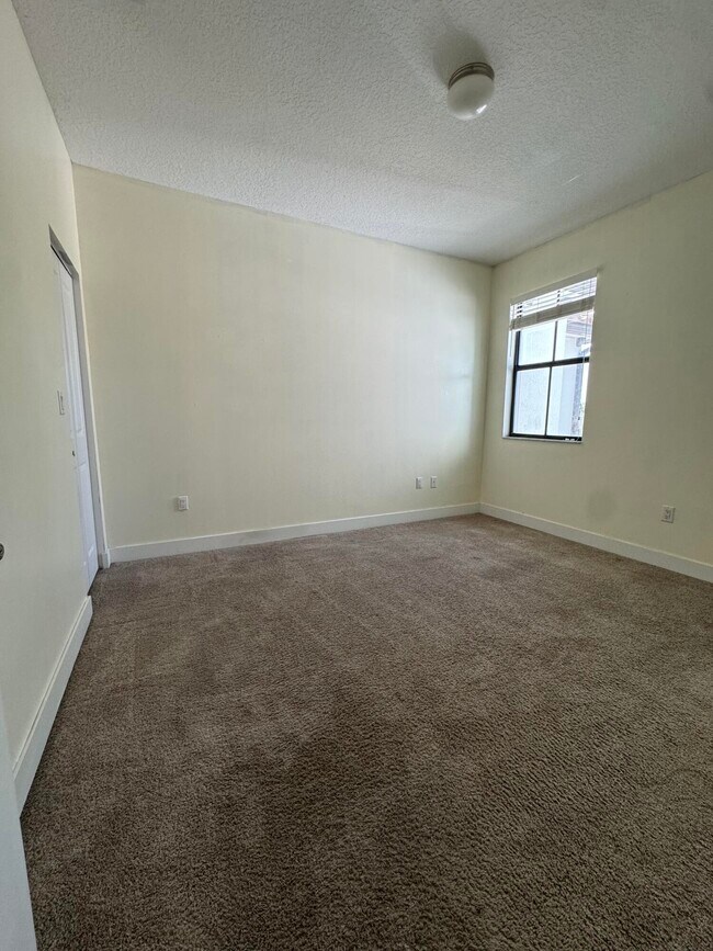 Building Photo - 2037 Oysterwood Ln