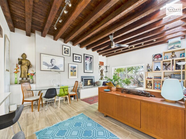 Building Photo - Beautifully Furnished and Equipped Propert...