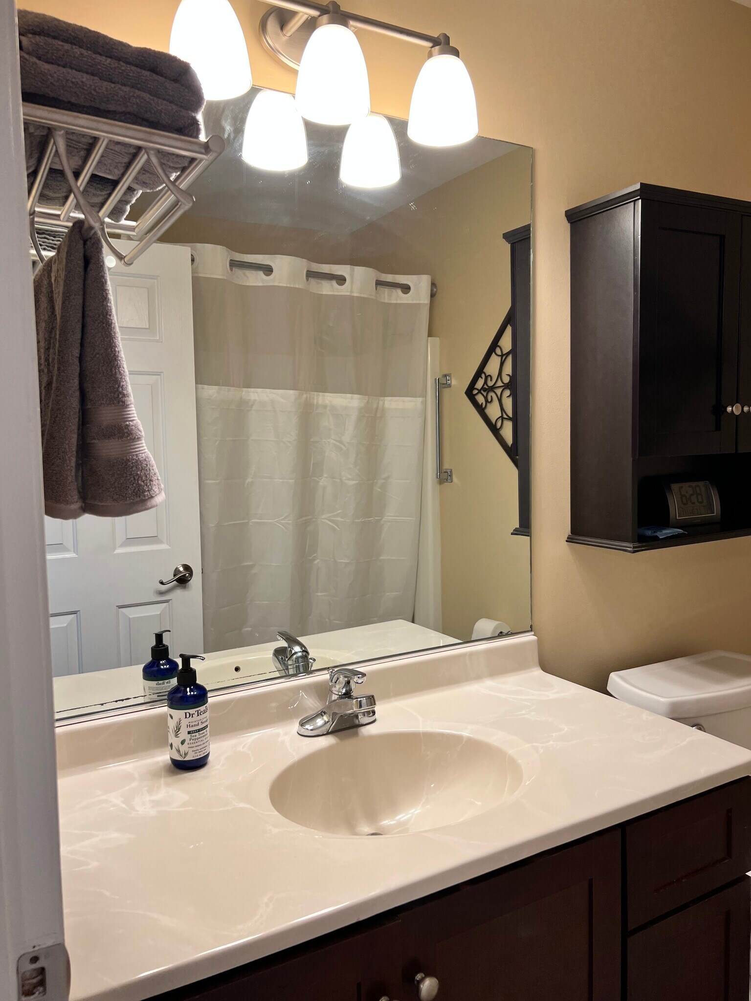 Building Photo - 1155 Swan Dr