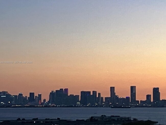 Building Photo - 7601 E Treasure Dr