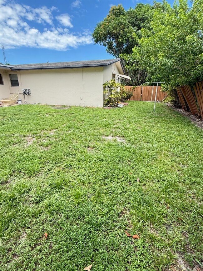 Building Photo - 4088 SW 51st St
