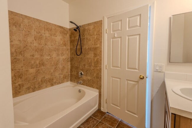 Building Photo - Beautiful Santa Rita Townhome in Sahuarita!!