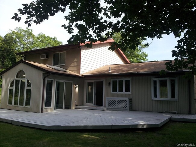 Building Photo - 5 Carry Ct