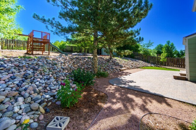 Building Photo - 590 Crosstrail Dr