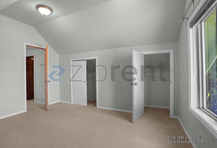 Building Photo - Unit