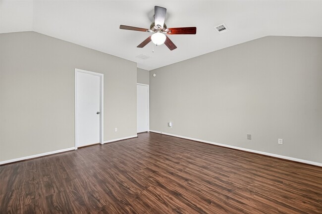 Building Photo - 17162 Summer Hollow Dr