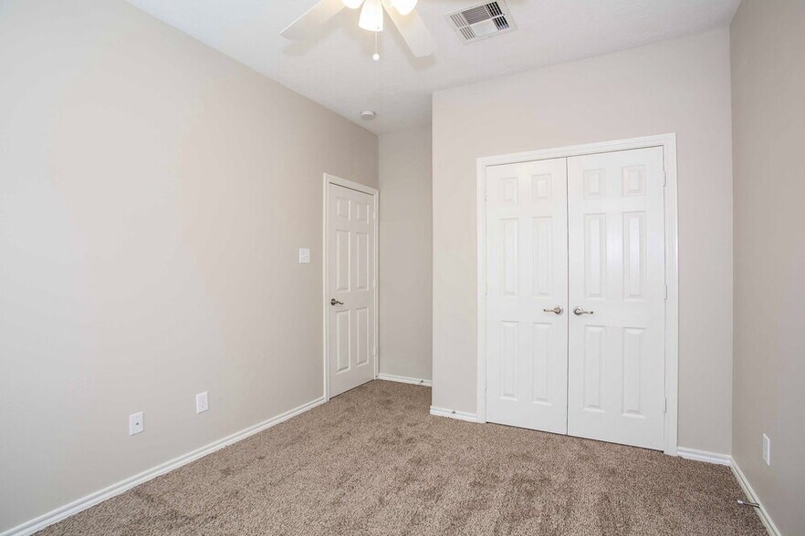 Building Photo - 11003 Oasis View Ln