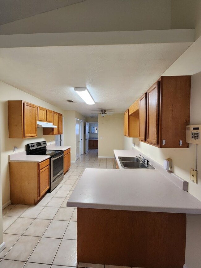 Building Photo - 5434 Sunset Ave