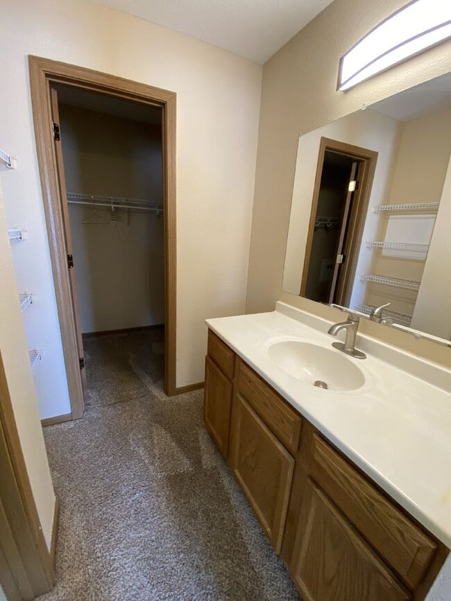 Building Photo - Excellent 3 bedroom with 2.5 bath with a b...