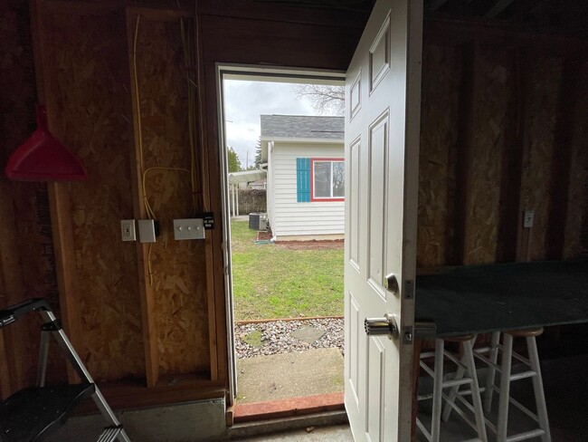 Building Photo - Charming and Updated 1913's Home! Woodstoc...
