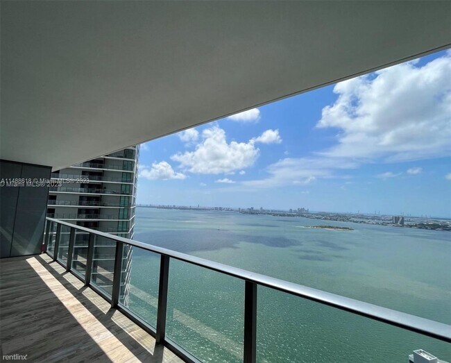 Building Photo - 2 br, 2 bath Condo - 650 NE 32nd St Unit 3306