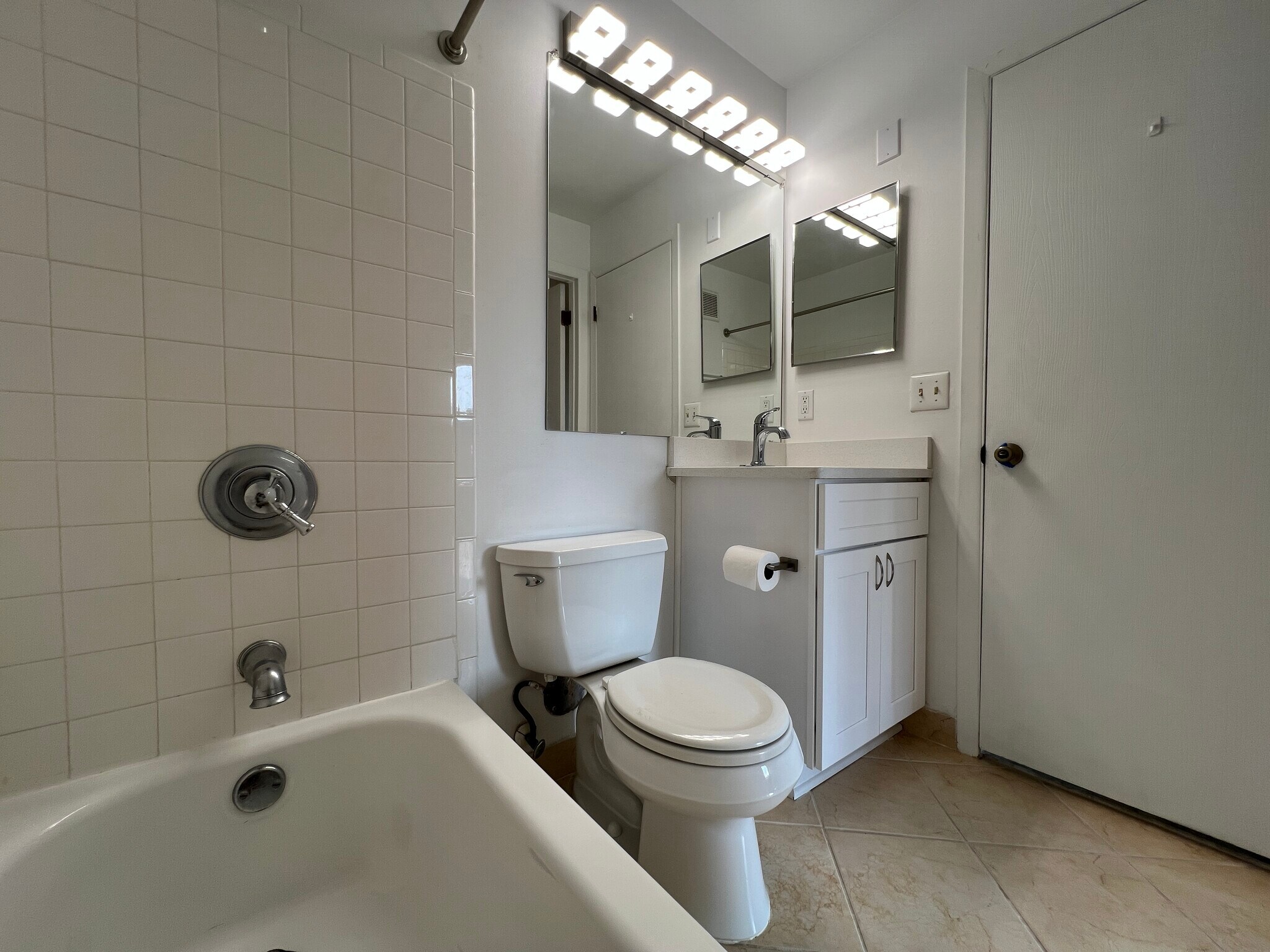 Building Photo - 225 Briarcrest