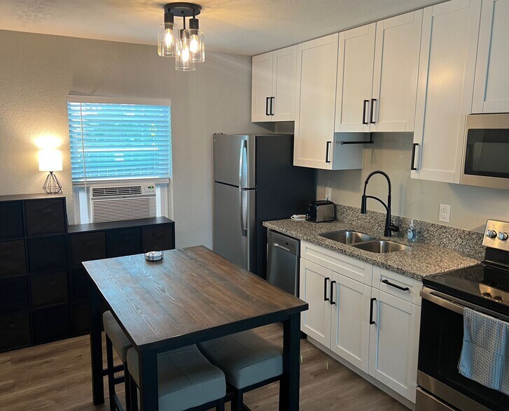 Building Photo - 401 S Mars Ave