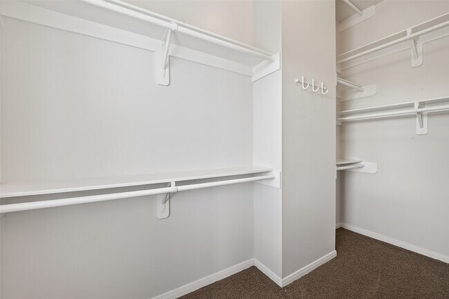 Building Photo - 2804 Chenevert St