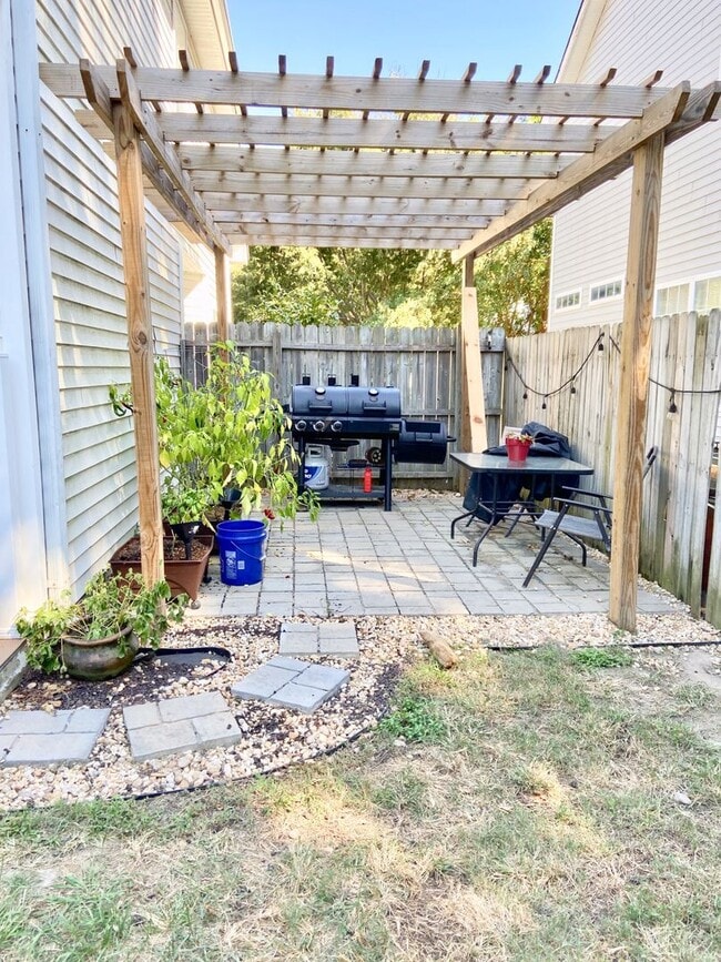 Building Photo - 3BD/2.5BA Home in Chicks Beach with Garage...