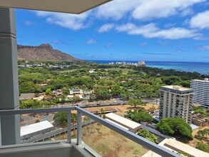 Building Photo - 2600 Pualani Way