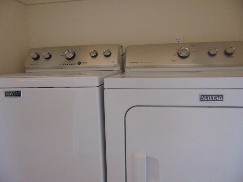 Building Photo - 623 Zuni St