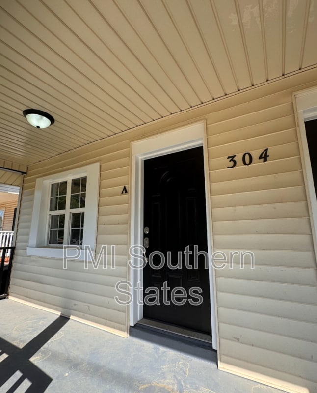 Building Photo - 304 N Leach St