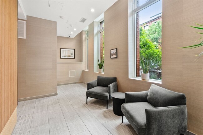 Building Photo - 7 E Springfield St