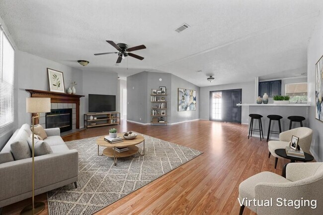 Building Photo - 15807 Cypress Garden Dr