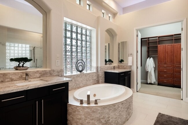 Building Photo - Stunning UPGRADED Furnished Home in Chandler!!!