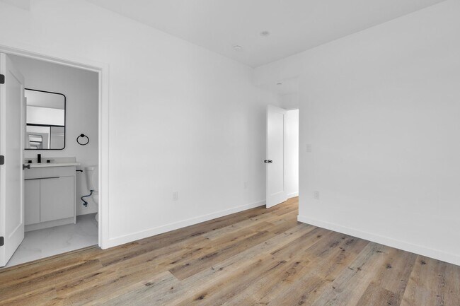 Building Photo - 1734 Carmona Ave
