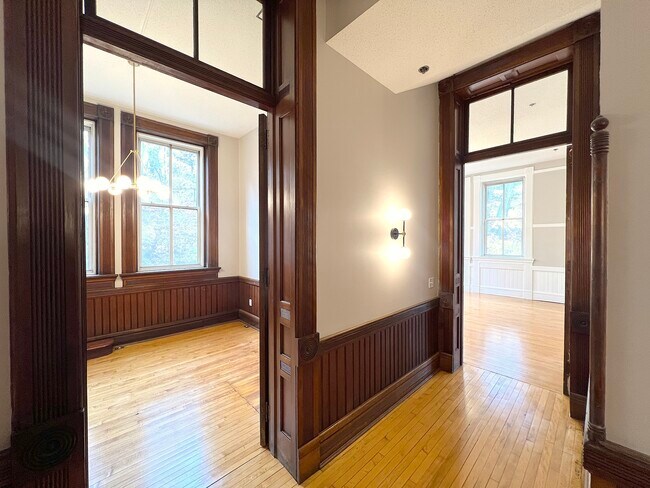 Building Photo - 27 Hillside Pl