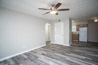 Building Photo - 2525 Lakeview Ave