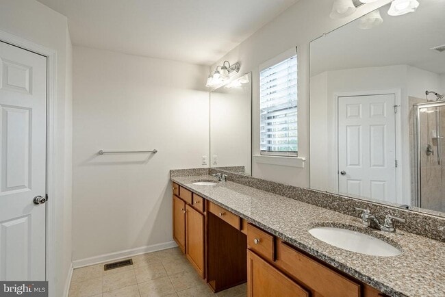 Building Photo - 33 Addison Ln