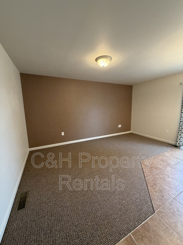 Building Photo - 406 1st St SE