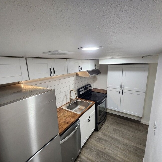 Building Photo - 2108 Laurel